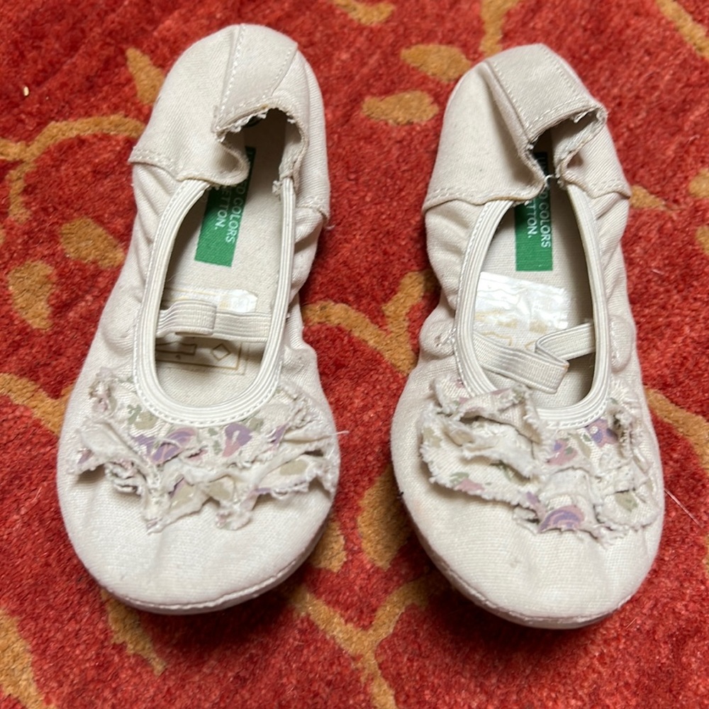Brand new never worn united colors of Benetton ballet flats, girls size 26 NWOT
